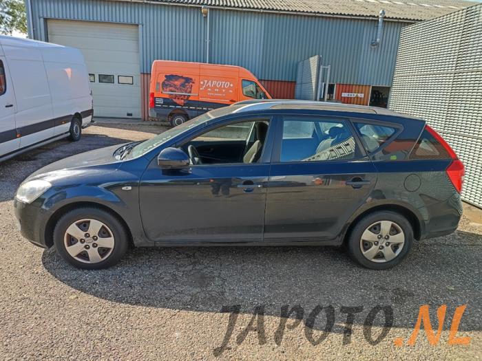 Kia Cee'd Sporty Wagon 1.6 CVVT 16V Sloopvoertuig (2008, Zwart)