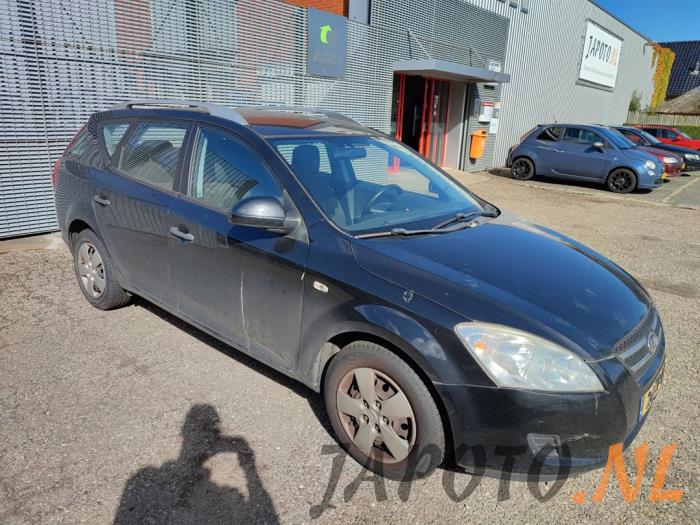 Kia Cee'd Sporty Wagon 1.6 CVVT 16V Sloopvoertuig (2008, Zwart)