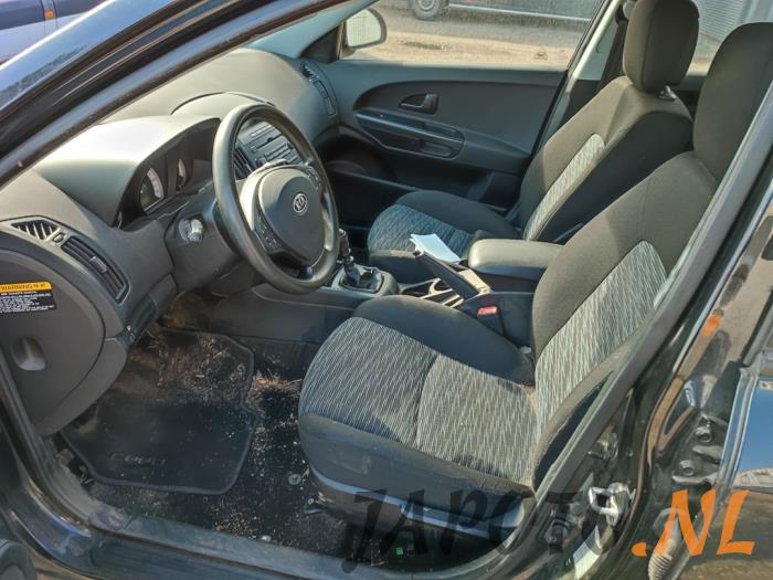 Kia Cee'd Sporty Wagon 1.6 CVVT 16V Sloopvoertuig (2008, Zwart)