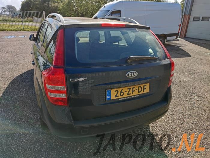 Kia Cee'd Sporty Wagon 1.6 CVVT 16V Sloopvoertuig (2008, Zwart)
