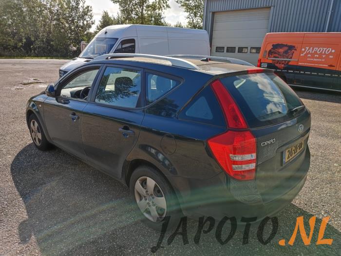 Kia Cee'd Sporty Wagon 1.6 CVVT 16V Sloopvoertuig (2008, Zwart)