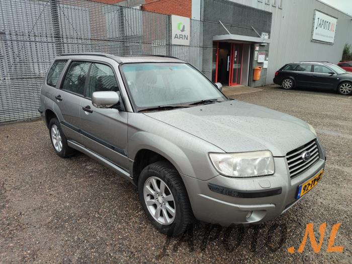 Subaru Forester 2.0 16V X Skrotfordon (2007, GRIJS)