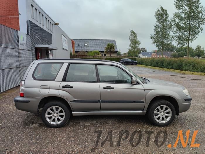 Subaru Forester 2.0 16V X Skrotfordon (2007, GRIJS)