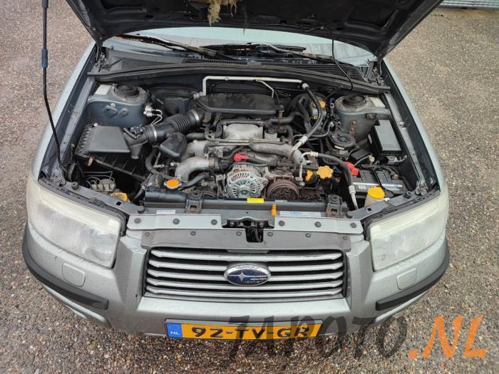 Subaru Forester 2.0 16V X Skrotfordon (2007, GRIJS)
