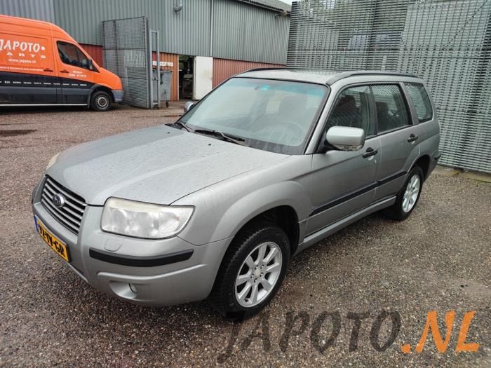 Subaru Forester 2.0 16V X Skrotfordon (2007, GRIJS)