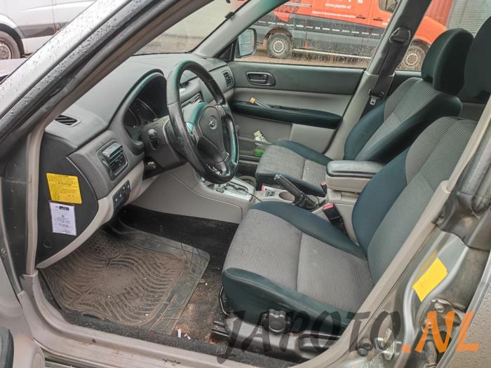 Subaru Forester 2.0 16V X Skrotfordon (2007, GRIJS)