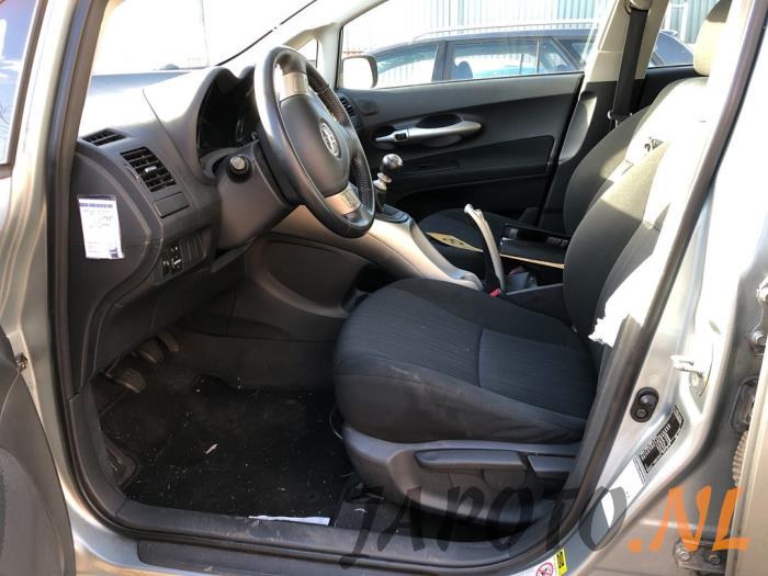 Toyota Auris 1.6 Dual VVT-i 16V Sloopvoertuig (2009, Grijs)