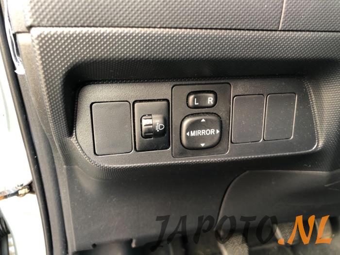 Toyota Auris 1.6 Dual VVT-i 16V Sloopvoertuig (2009, Grijs)