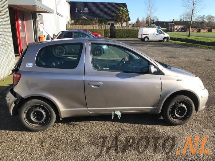 Toyota Yaris 1.3 16V VVT-i Sloopvoertuig (2003, Grijs)