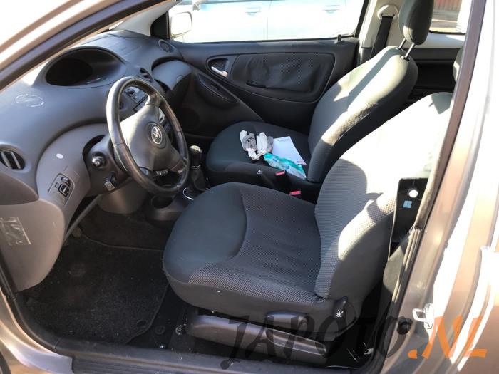 Toyota Yaris 1.3 16V VVT-i Sloopvoertuig (2003, Grijs)