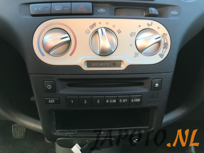 Toyota Yaris 1.3 16V VVT-i Sloopvoertuig (2003, Grijs)