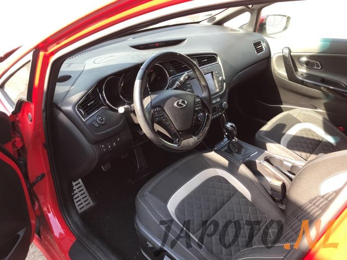 Kia Cee'd 1.0i T-GDi 12V 120 Sloopvoertuig (2015, Rood)