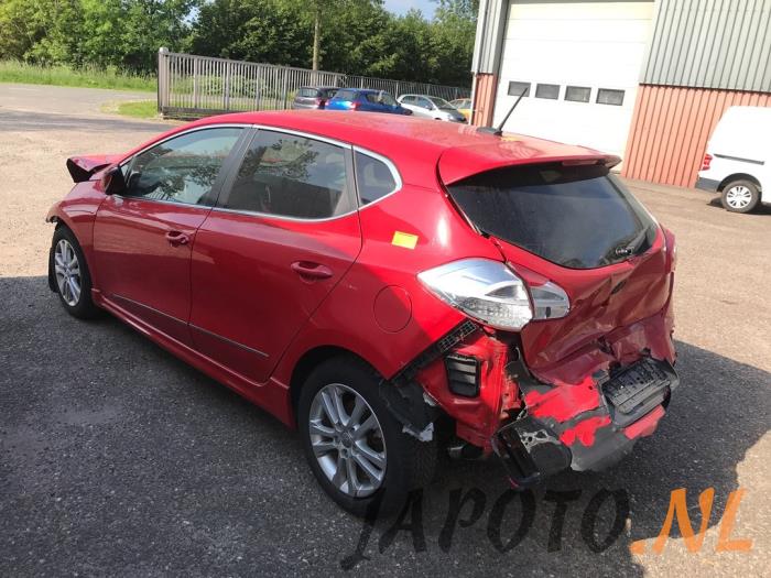 Kia Cee'd 1.0i T-GDi 12V 120 Sloopvoertuig (2015, Rood)