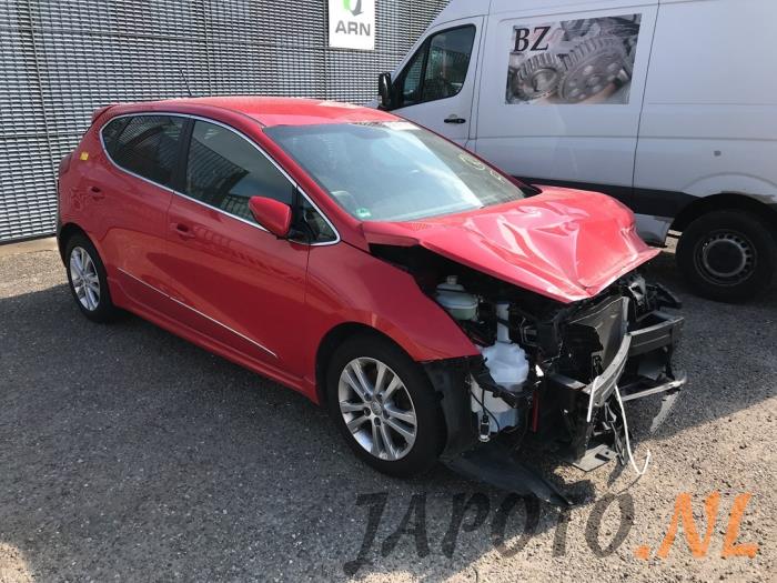 Kia Cee'd 1.0i T-GDi 12V 120 Sloopvoertuig (2015, Rood)