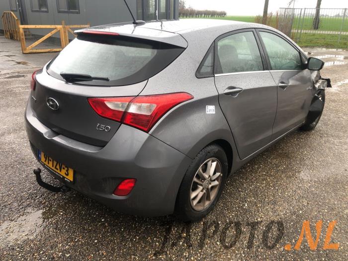 Hyundai i30 1.6 CRDi 16V VGT Sloopvoertuig (2012, Grijs)