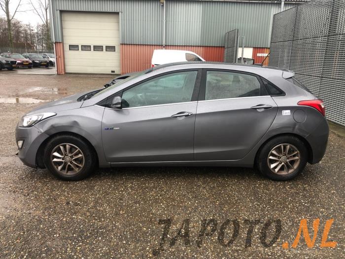 Hyundai i30 1.6 CRDi 16V VGT Sloopvoertuig (2012, Grijs)