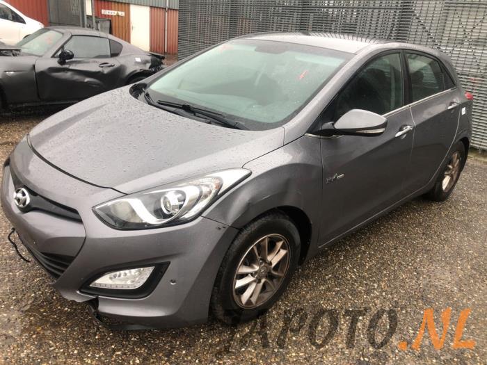 Hyundai i30 1.6 CRDi 16V VGT Sloopvoertuig (2012, Grijs)