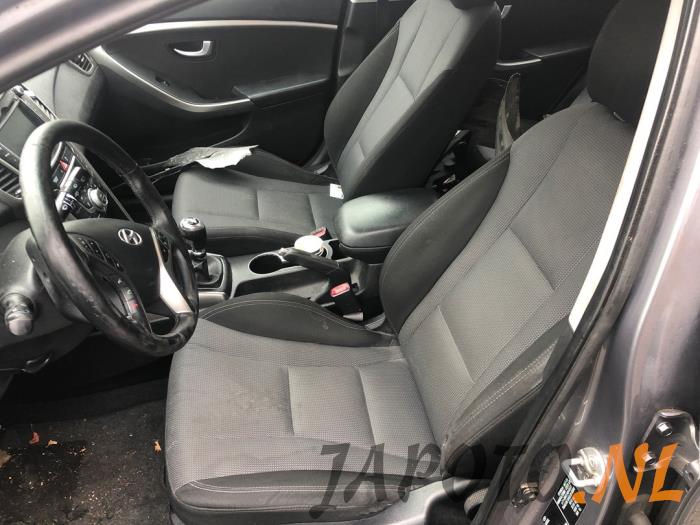 Hyundai i30 1.6 CRDi 16V VGT Sloopvoertuig (2012, Grijs)