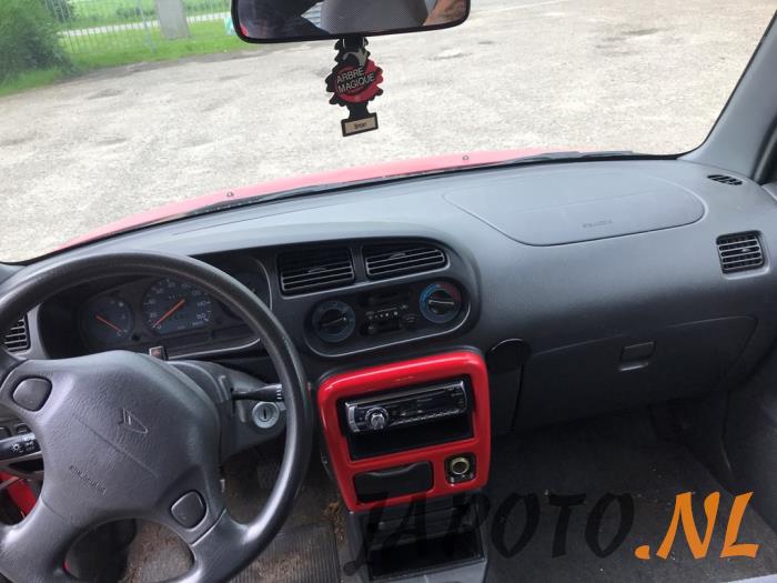 Daihatsu Cuore 1.0 12V Skrotfordon (2001, ROOD)