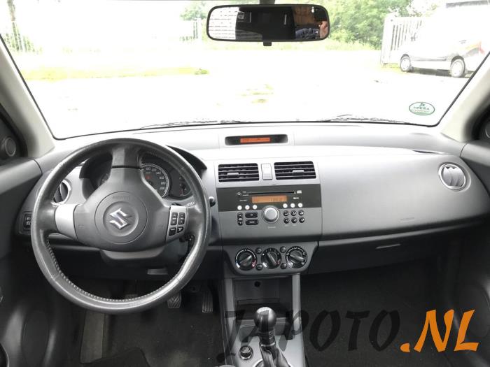 Suzuki Swift 1.3 VVT 16V 4x4 Sloopvoertuig (2007, Zwart)