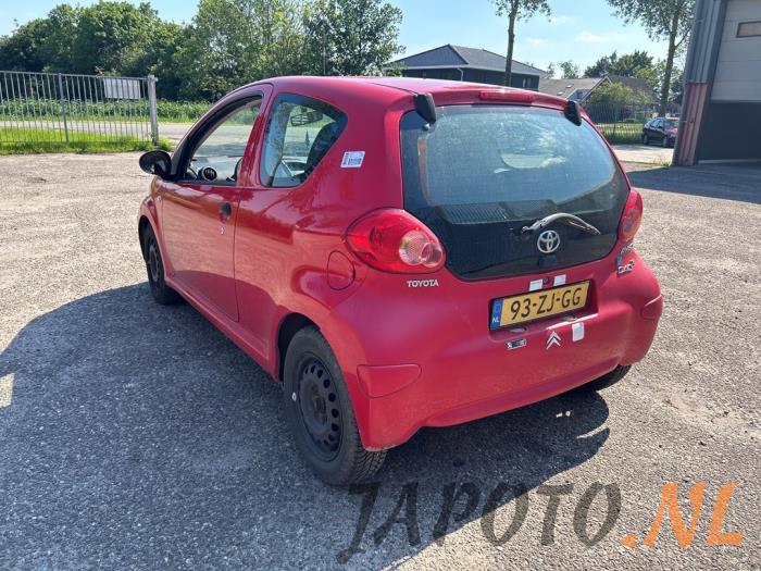 Toyota Aygo 1.0 12V VVT-i Sloopvoertuig (2008, Rood)