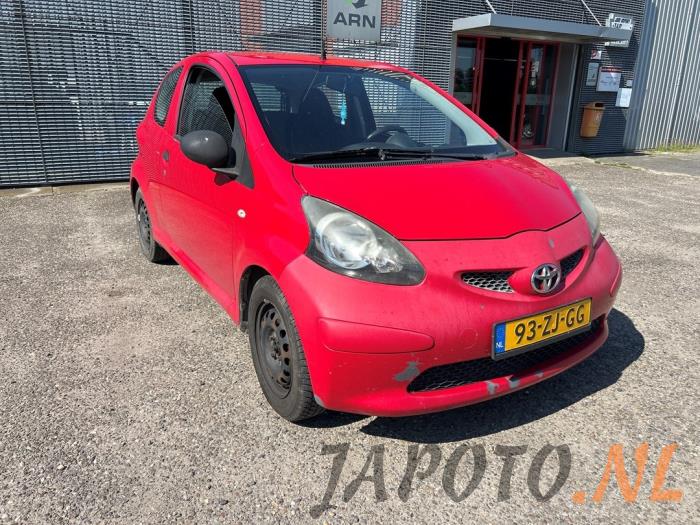 Toyota Aygo 1.0 12V VVT-i Sloopvoertuig (2008, Rood)