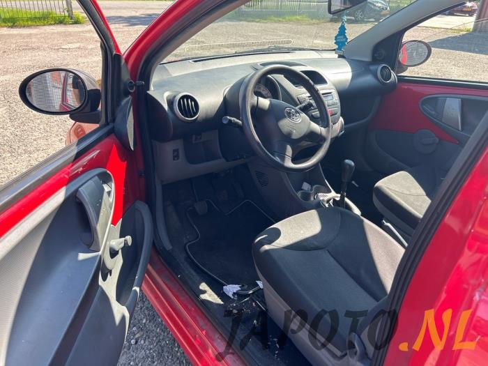 Toyota Aygo 1.0 12V VVT-i Sloopvoertuig (2008, Rood)