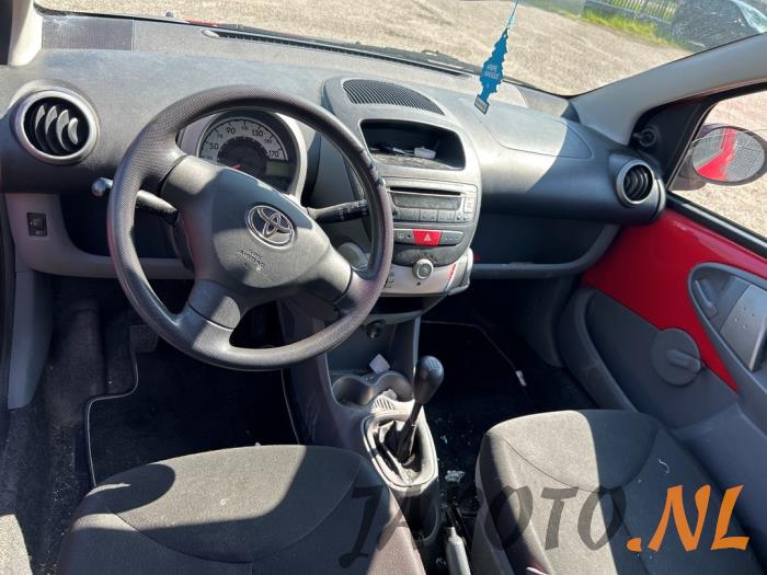 Toyota Aygo 1.0 12V VVT-i Sloopvoertuig (2008, Rood)