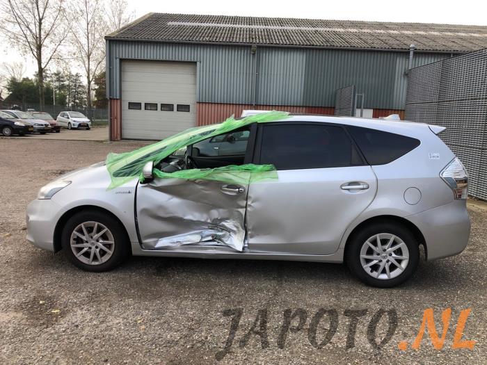 Toyota Prius Plus 1.8 Hybrid 16V Samochód złomowany (2012, Szary)