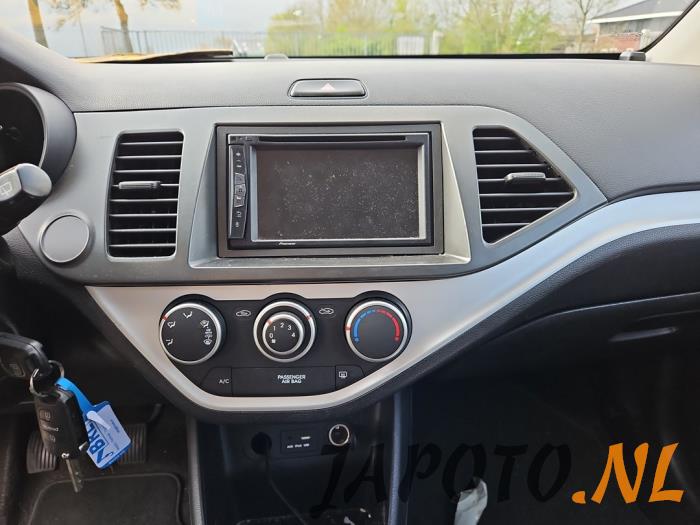 Kia Picanto 1.0 12V Samochód złomowany (2013, Bialy)