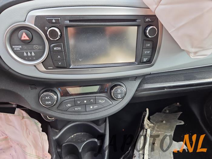 Toyota Yaris III 1.5 16V Hybrid Sloopvoertuig (2013, Wit)