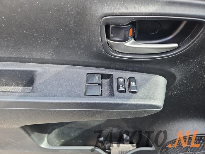 Toyota Yaris III 1.5 16V Hybrid Sloopvoertuig (2013, Wit)