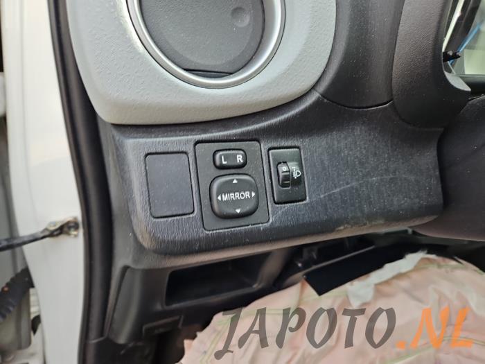 Toyota Yaris III 1.5 16V Hybrid Sloopvoertuig (2013, Wit)