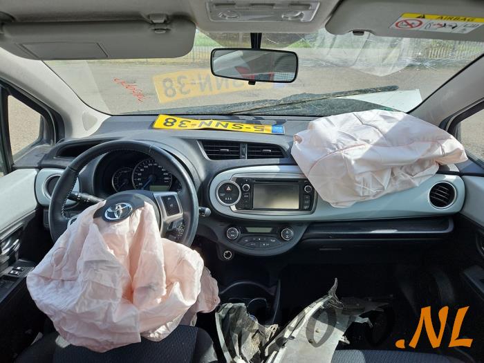 Toyota Yaris III 1.5 16V Hybrid Sloopvoertuig (2013, Wit)