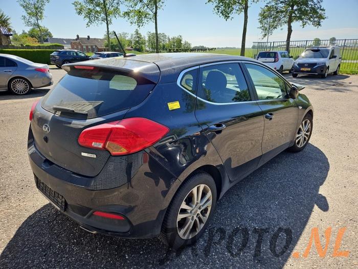 Kia Cee'd 1.6 CRDi 16V VGT Skrotfordon (2015, (1K) ZILINASCHWARZ MET.)