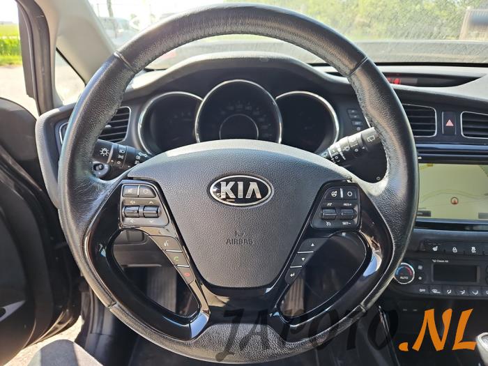 Kia Cee'd 1.6 CRDi 16V VGT Skrotfordon (2015, (1K) ZILINASCHWARZ MET.)