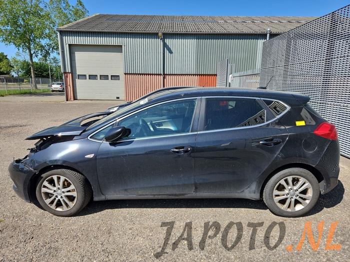 Kia Cee'd 1.6 CRDi 16V VGT Skrotfordon (2015, (1K) ZILINASCHWARZ MET.)