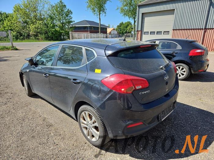 Kia Cee'd 1.6 CRDi 16V VGT Skrotfordon (2015, (1K) ZILINASCHWARZ MET.)