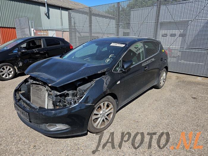 Kia Cee'd 1.6 CRDi 16V VGT Skrotfordon (2015, (1K) ZILINASCHWARZ MET.)