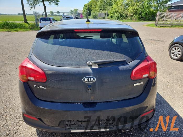 Kia Cee'd 1.6 CRDi 16V VGT Skrotfordon (2015, (1K) ZILINASCHWARZ MET.)