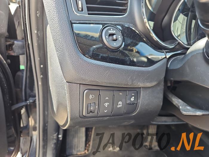 Kia Cee'd 1.6 CRDi 16V VGT Skrotfordon (2015, (1K) ZILINASCHWARZ MET.)