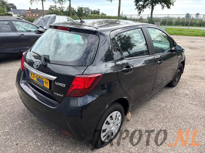 Toyota Yaris III 1.5 16V Hybrid Samochód złomowany (2015, Czarny)