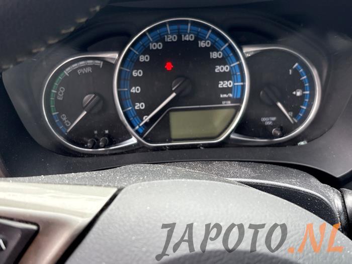 Toyota Yaris III 1.5 16V Hybrid Samochód złomowany (2015, Czarny)