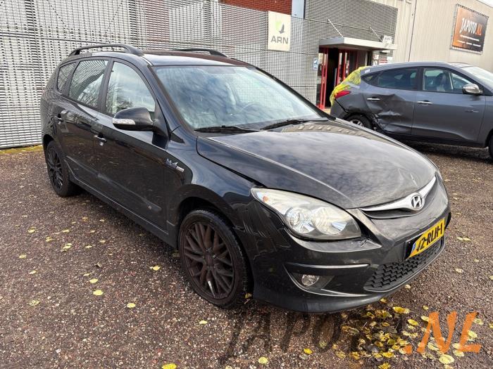 Hyundai i30 Crosswagon 1.6 CVVT 16V Sloopvoertuig (2011, Zwart)