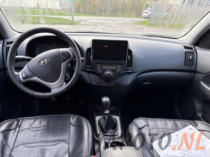 Hyundai i30 Crosswagon 1.6 CVVT 16V Sloopvoertuig (2011, Zwart)