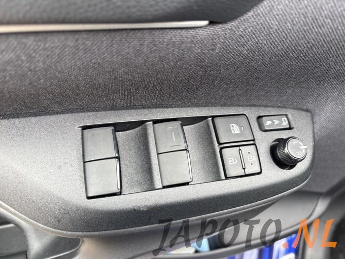 Toyota Yaris IV 1.5 12V Hybrid 115 Sloopvoertuig (2024, Blauw)