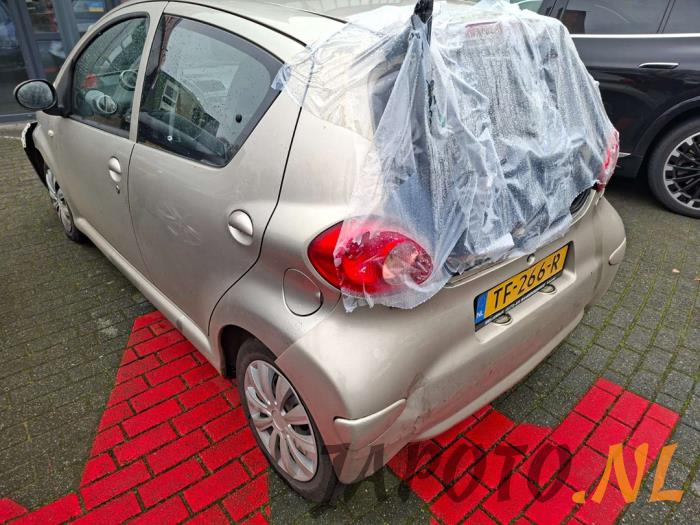 Toyota Aygo 1.0 12V VVT-i Samochód złomowany (2007, Brazowy)