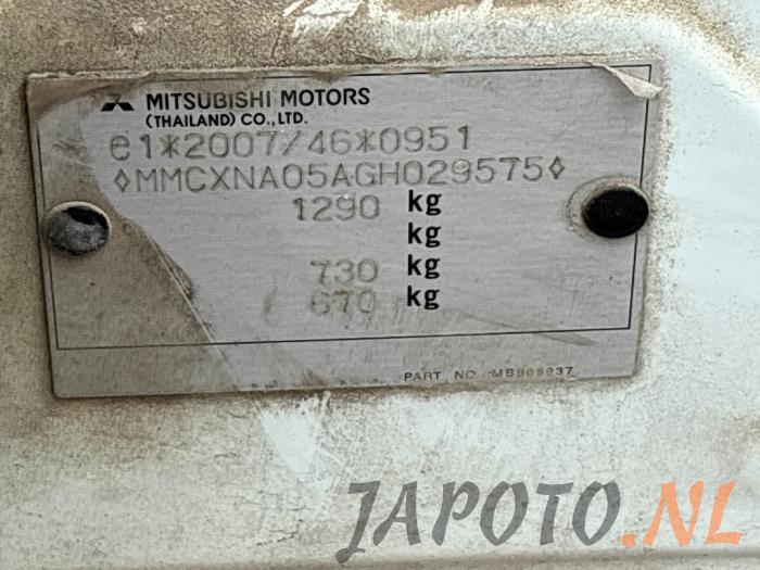 Mitsubishi Space Star 1.0 12V Samochód złomowany (2017)