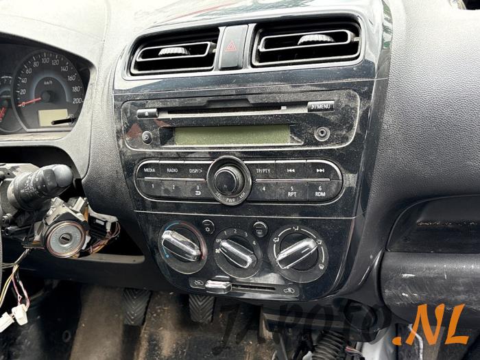 Mitsubishi Space Star 1.0 12V Samochód złomowany (2017)