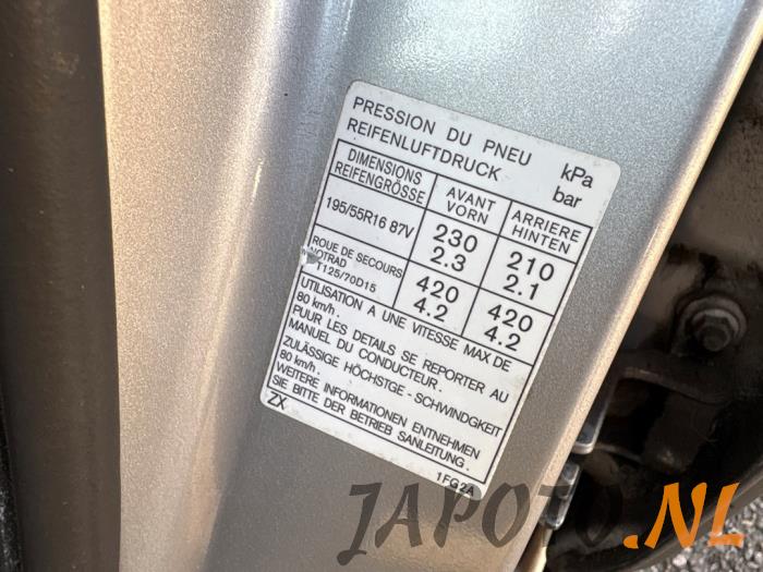 Nissan Cube 1.6 16V Samochód złomowany (2010, Szary)